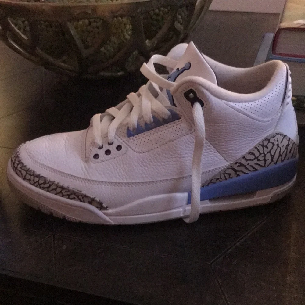 Air Jordan 3 Retro UNC
